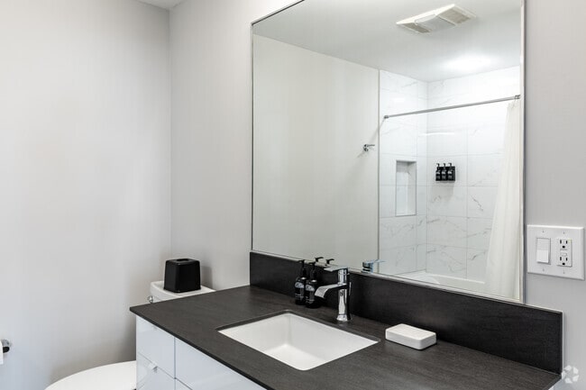 1BR, 1BA - 832SF