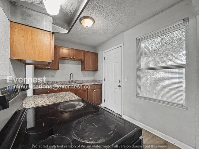 Photo - 3 Bed, 2 Bath Home with Modern Amenities / Pet-Friendly / Available Now!