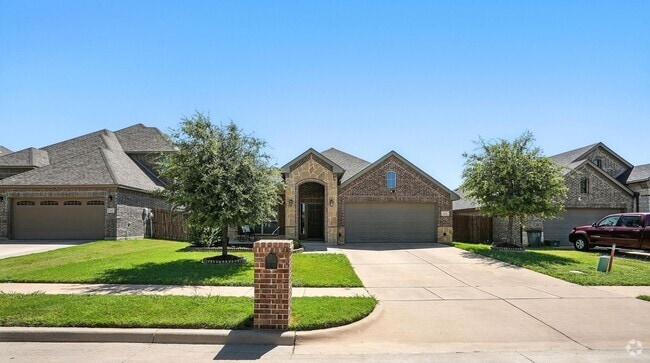 Building Photo - Stunning 3-Bedroom Home with Access to Com...