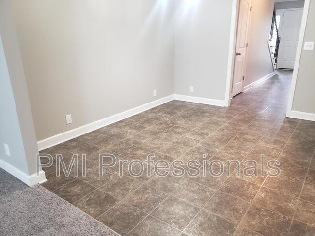 Photo - 609 Bonneville Ln