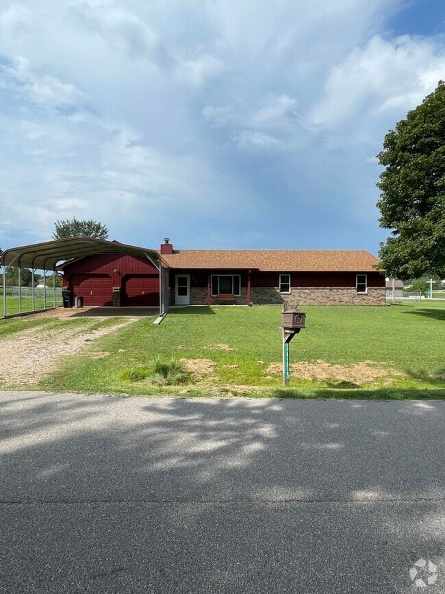 Building Photo - Available 7/25! If you are looking for a l... Rental