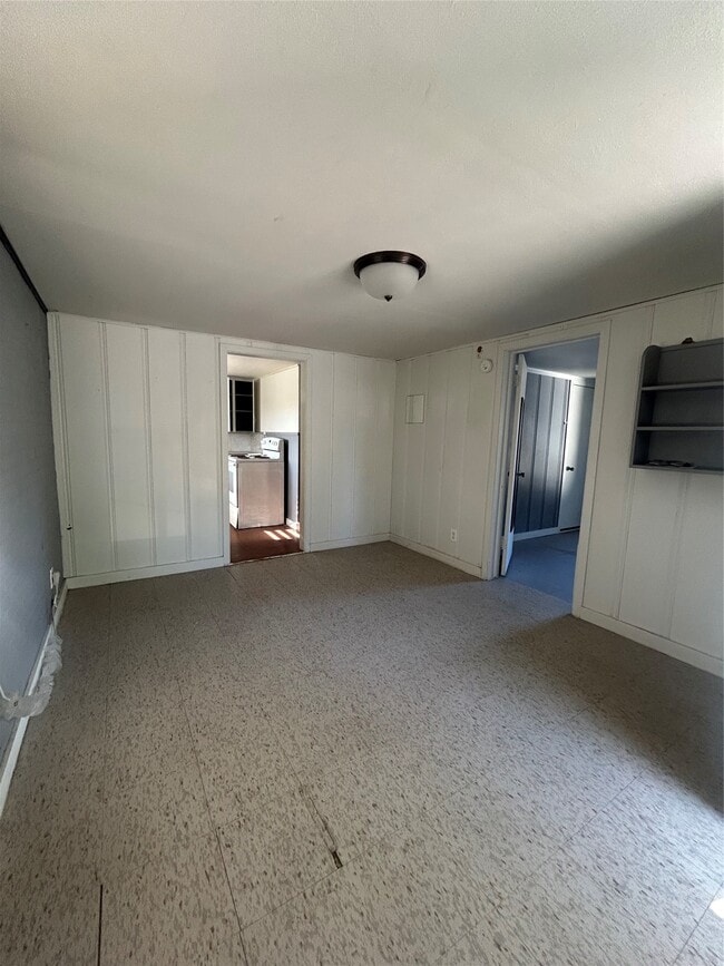 Photo - 1901 N Avenue G Unit 1