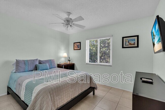 Photo - 1670 Laurel St Unit 202