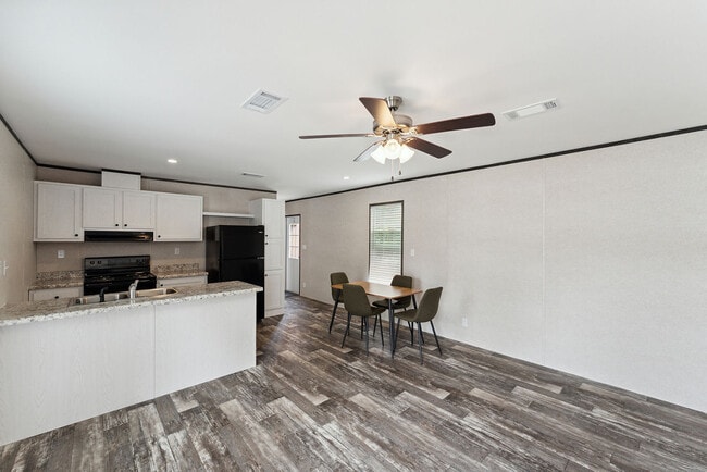 Photo - 10340 Midland Rd