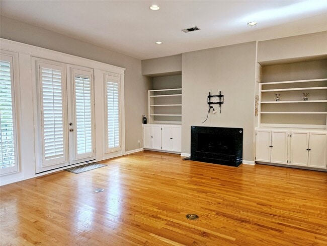 Building Photo - 3818 Hazard St Rental