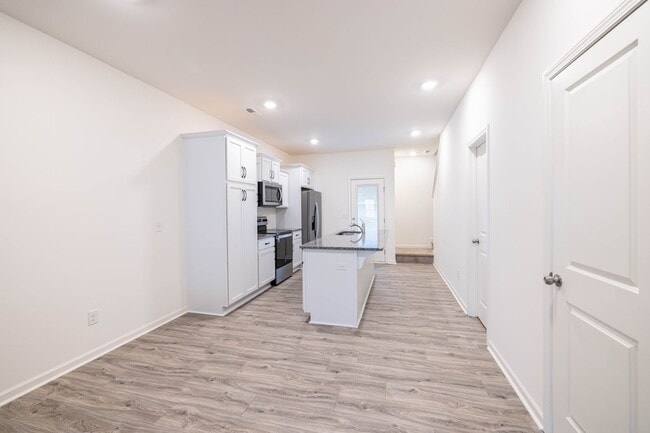 Photo - 451 Kinnerton Pl