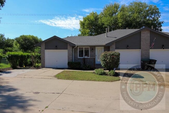 Comfortable 2 Bedroom/ 2 Bathroom/ 2 Car D... - Comfortable 2 Bedroom/ 2 Bathroom/ 2 Car D... House