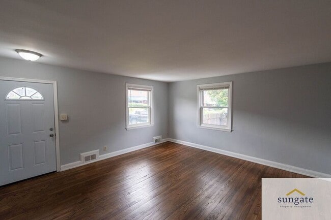 Photo - 831 N Chapel Gate Ln