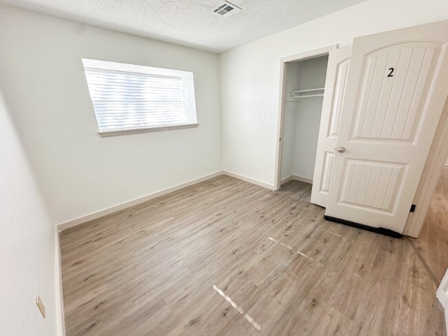 Photo - 4605 NW Ozmun Ave