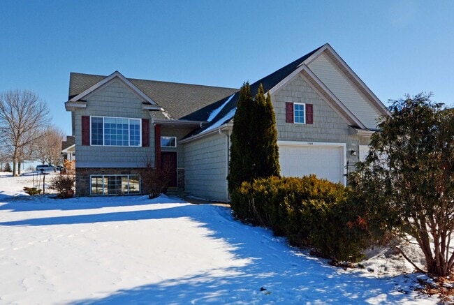 Building Photo - Spacious 5-Bed, 3 Bath Home in Delano - Available Now!