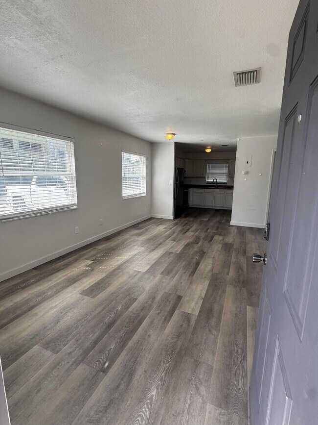 Photo - 1711 W Carmen St