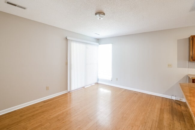 Photo - Inviting and Spacious 3 Bedroom Home in Summerville