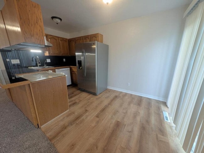 Photo - 851 Denver St