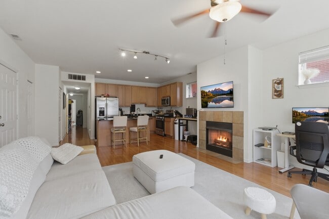 Photo - 808 W University Ln Unit 2B