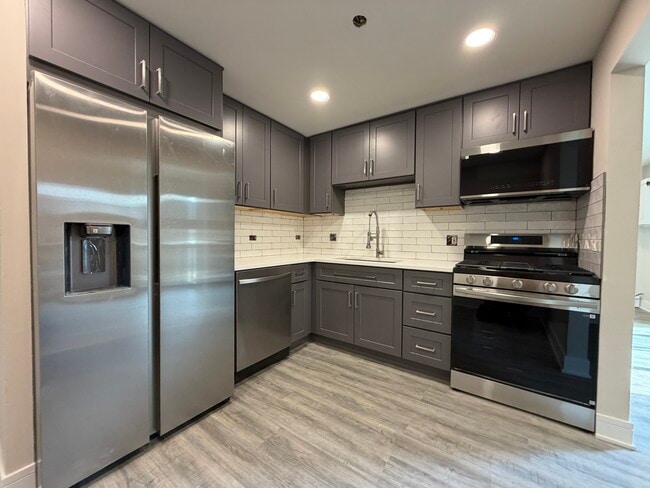 Photo - 5525 N Chester Ave Unit 42