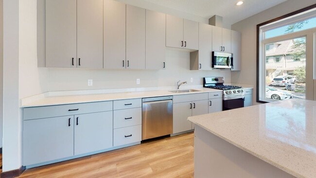 Building Photo - 1014 4th St SE Unit #1