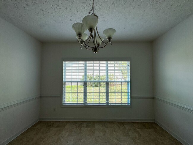 Photo - Lovely 4 Bed 2 Bath Home in Westgate