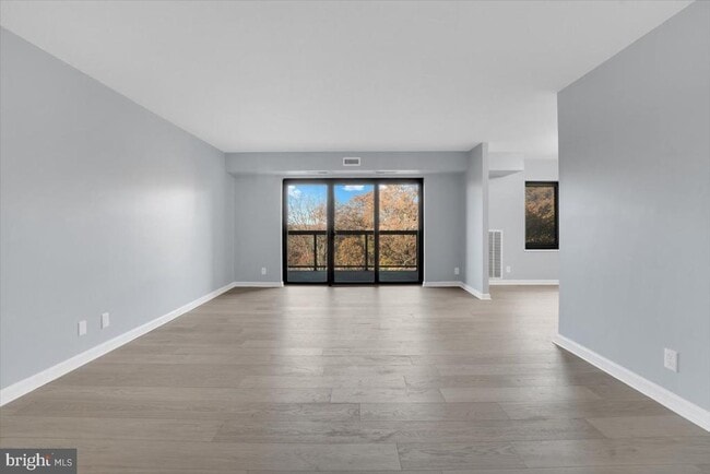 Photo - 309 Yoakum Pkwy Apartment Unit 815