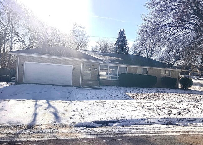 Building Photo - 3303 Greenwood Ave