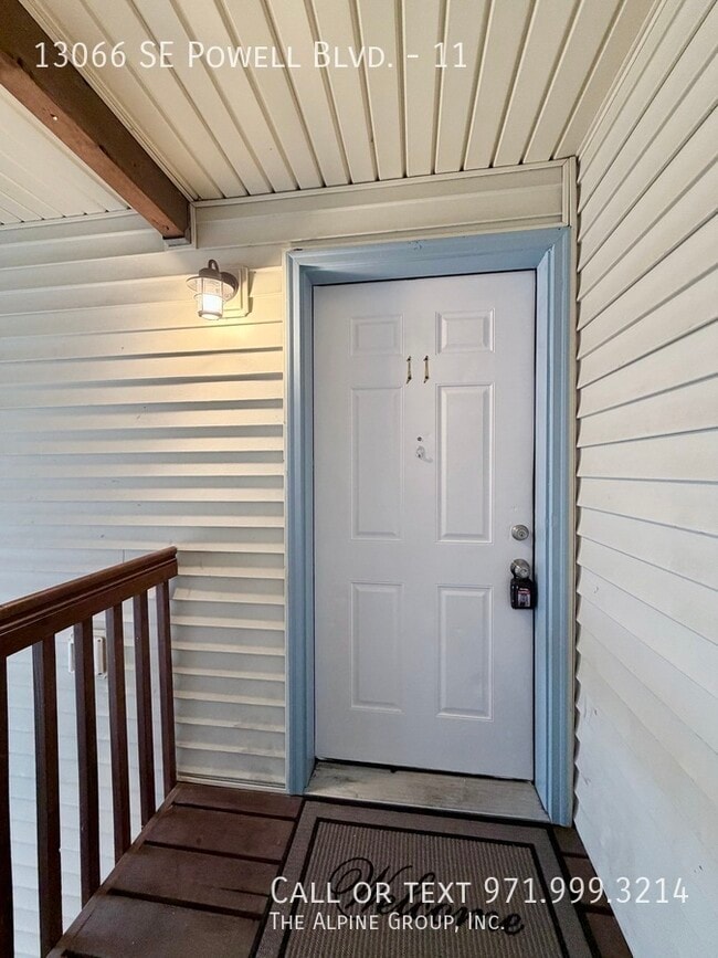 Building Photo - 13066 SE Powell Blvd Unit 11