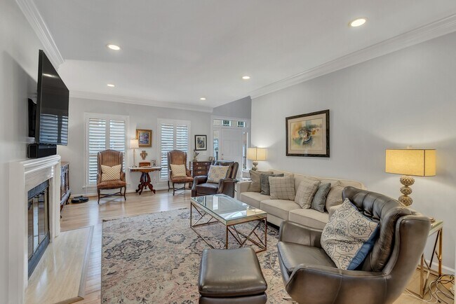 Photo - 3045 Woodlawn Dr