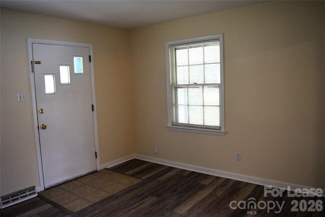 Photo - 515 Kerr St