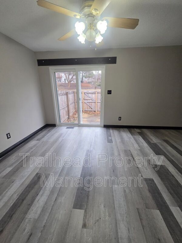 Photo - 3731 NE Colonial Dr