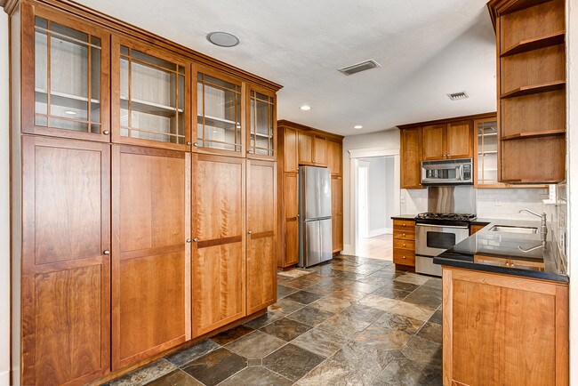 Photo - 245 S Olive St