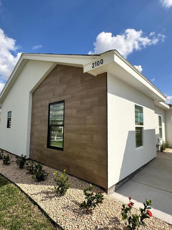 Photo - 2100 E San Andrea St