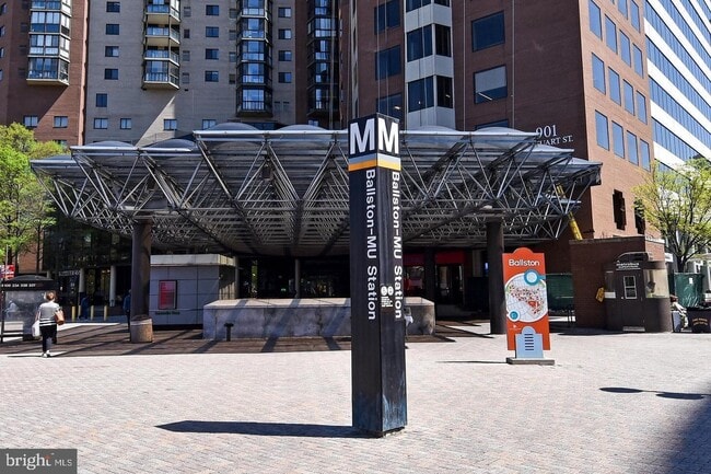 Photo - 851 N Glebe Rd Unidad 214