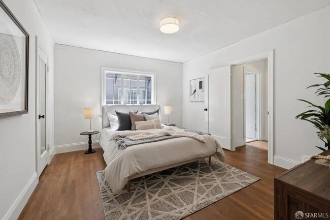 Habitación principal con baño privado - 1115 Capuchino Ave