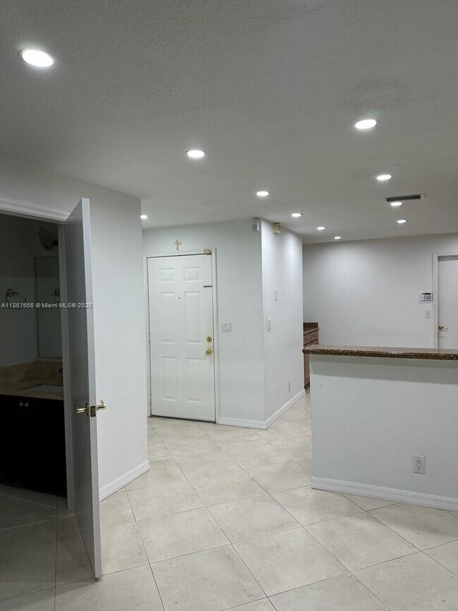 Photo - 991 Sevilla Cir