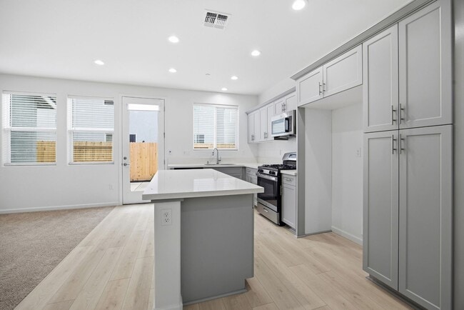 Photo - Brand New 4 Bedroom 3 Bathroom with solar in NW Visalia!!!