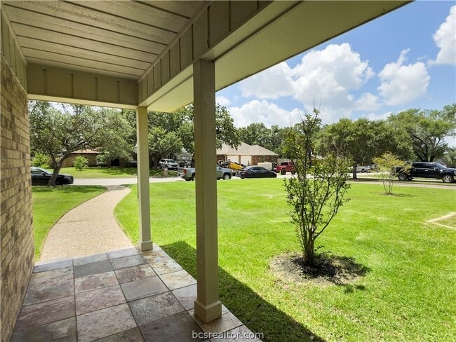 Photo - 2525 Willow Bend Dr