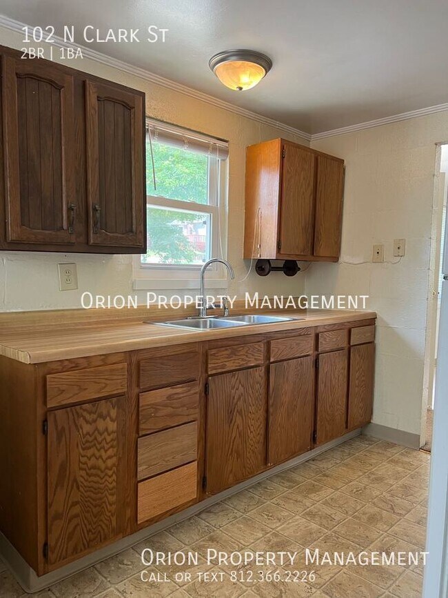 Photo - 102 N Clark St