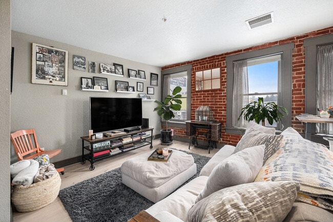 Building Photo - 232 N Broadway