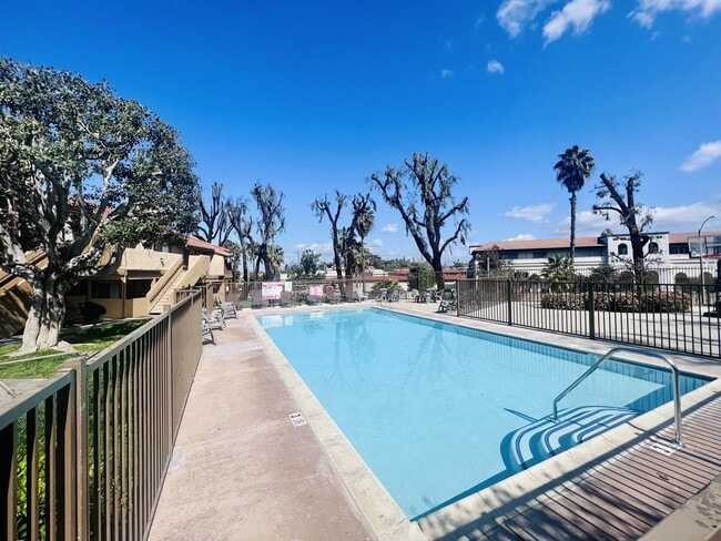 Building Photo - Grande Vista Apartments