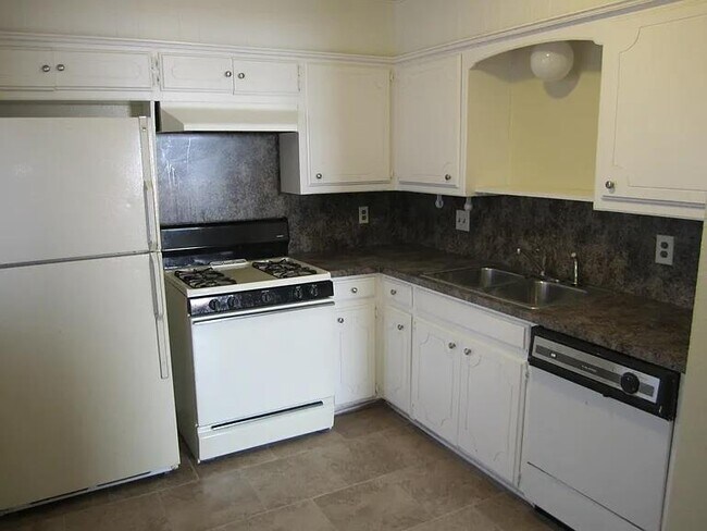 Photo - 820 Russell Cir