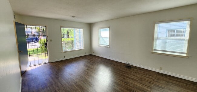 Photo - 804-808 H Ave. Unidad 808