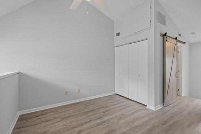 Photo - 721 N Poplar St