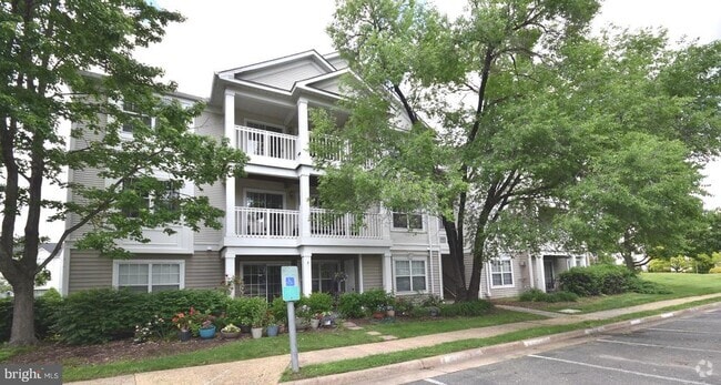 Building Photo - 11000 Kinship Ct Unit 301 Rental