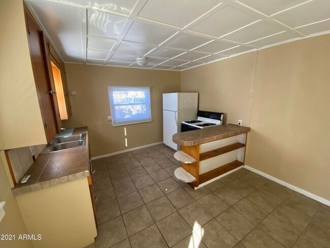 Building Photo - 1037 N 25th St Rental