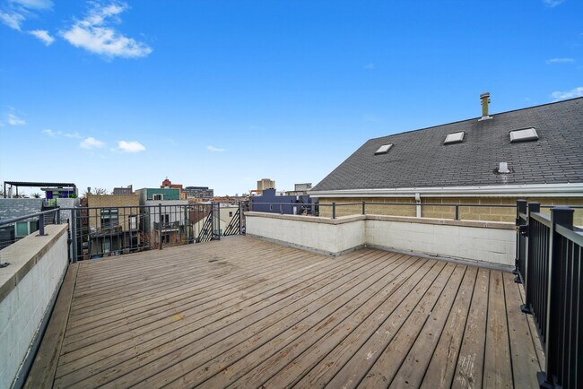 Photo - 2430 W Iowa St Unit 3