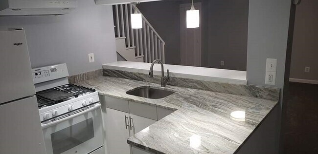 kitchen - 5228 Cromarty Rd Townhome
