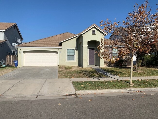 Building Photo - Newer Home in Great Location