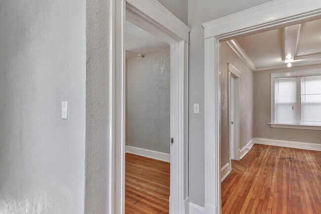 Photo - 5956 McPherson Ave Unidad 2nd Floor