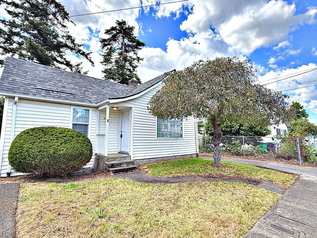 Building Photo - 905 NE 94th Ave