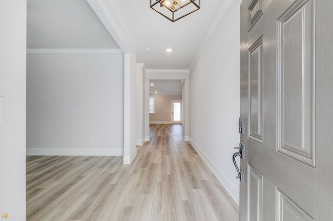 Photo - 322 Caledonia Ct