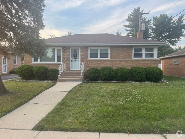 Building Photo - 1006 E 163rd Pl Rental