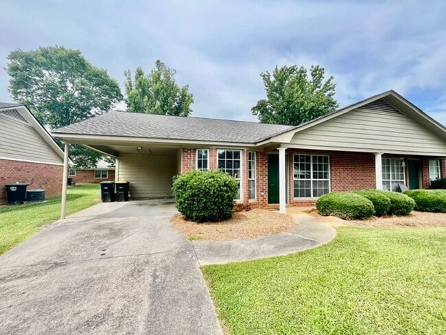 Building Photo - Pebblecreek Dr #6 &amp; 8 Unit 8 Pebblecreek Drive
